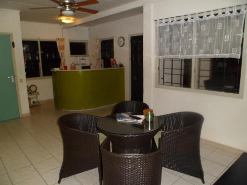 Hostal Guesthouse Amice
