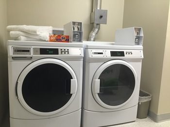 Hotel Days Inn And Suites Lindsay