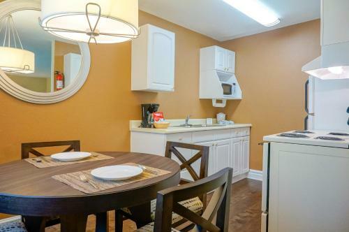 Marin Suites Hotel