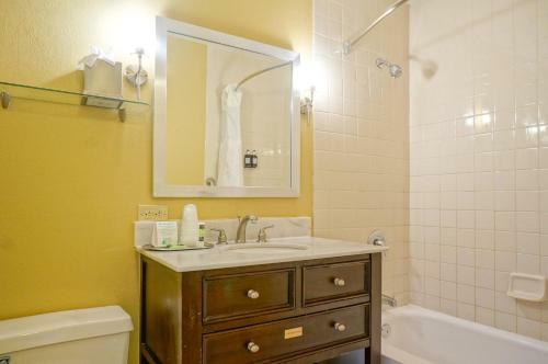 Marin Suites Hotel