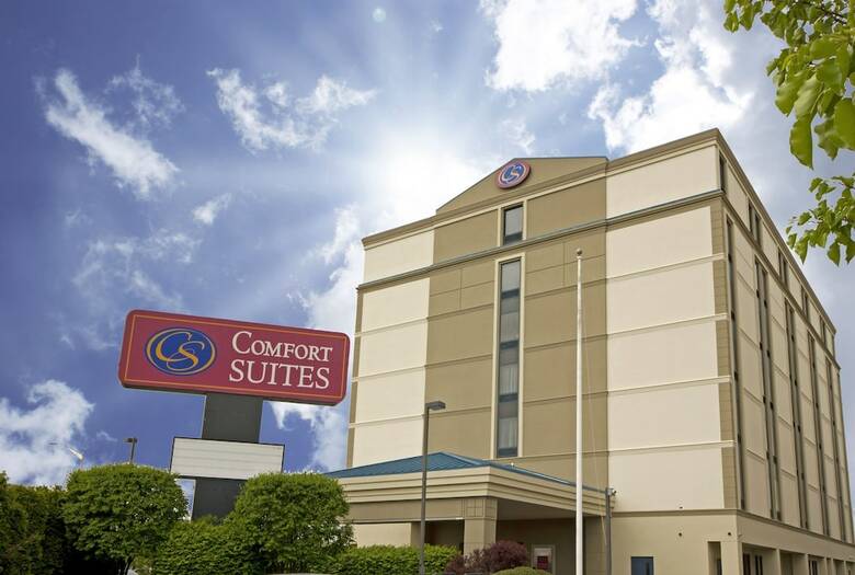 Hotel Comfort Suites At Woodbridge