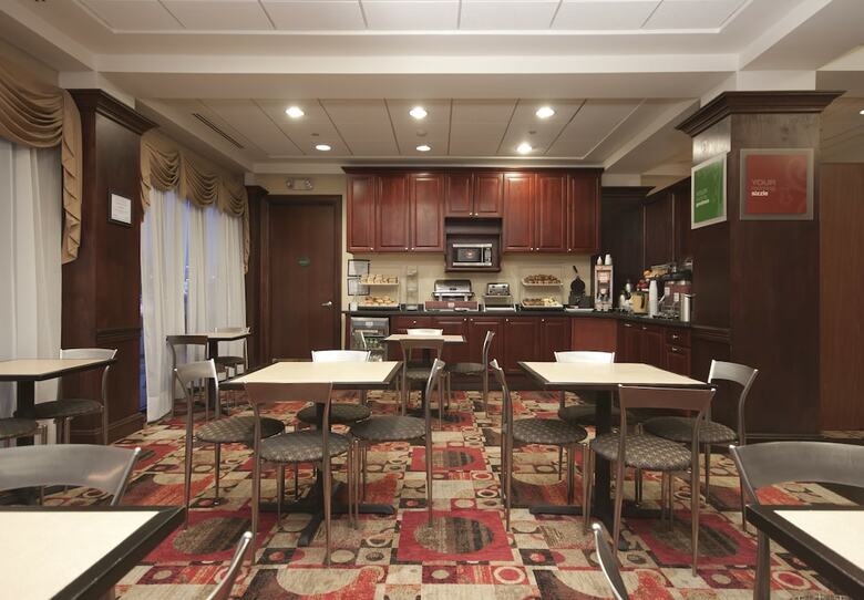 Hotel Comfort Suites At Woodbridge