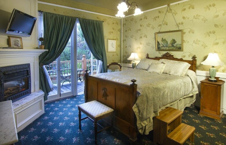 Bed & Breakfast Gingerbread Mansion Inn