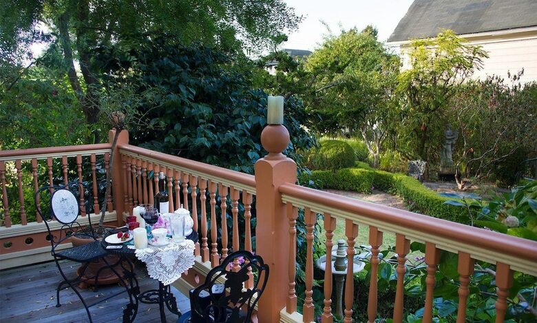 Bed & Breakfast Gingerbread Mansion Inn