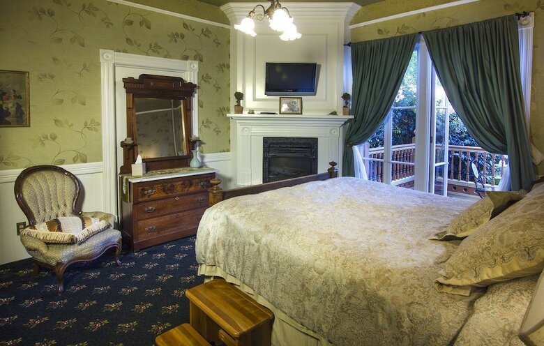 Bed & Breakfast Gingerbread Mansion Inn
