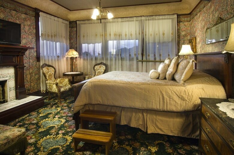 Bed & Breakfast Gingerbread Mansion Inn