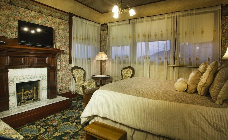 Bed & Breakfast Gingerbread Mansion Inn