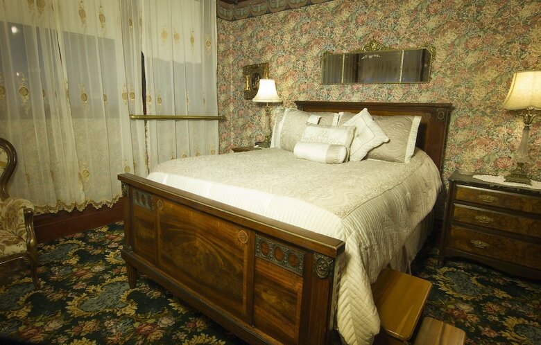 Bed & Breakfast Gingerbread Mansion Inn