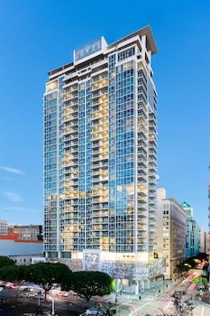 Apartamentos Level Furnished Living
