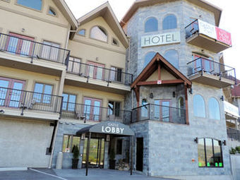 Hotel The Castle At Swan Lake By Pomeroy