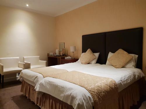 Ascot Hotel