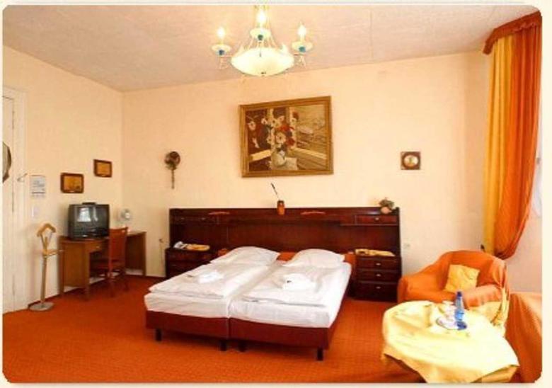 Hotel - Pension Savoy