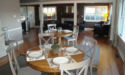 Bed & Breakfast Cinnamon Bear Creekside Inn