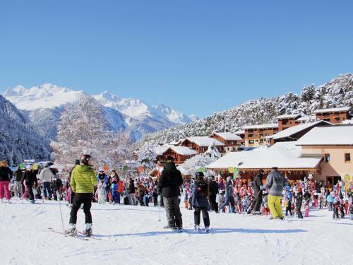 Cosy Chalet In La Norma For Families