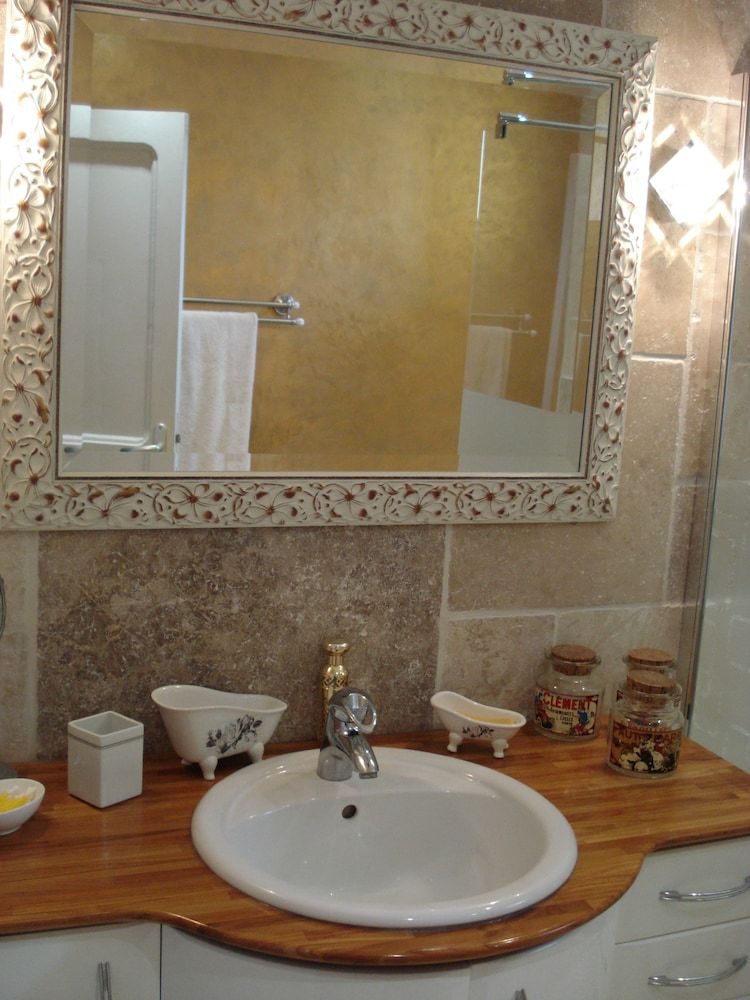 Bed & Breakfast Mas De La Coucourde