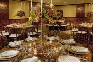 Clarion Hotel At Century House