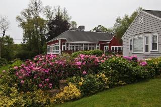 Posada Coonamessett Inn