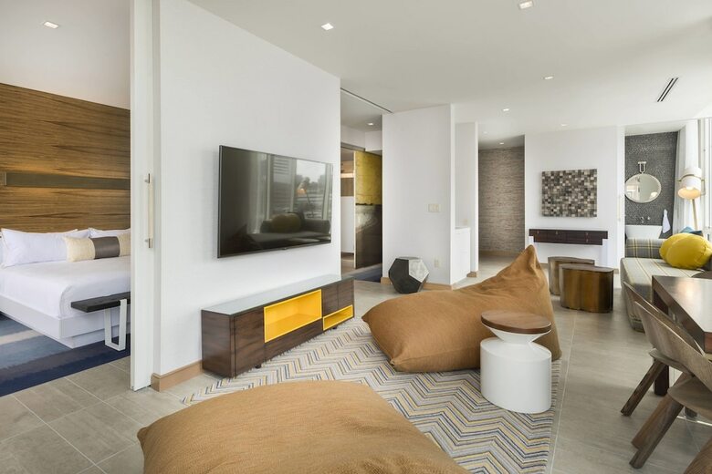 The Envoy Hotel, Autograph Collection