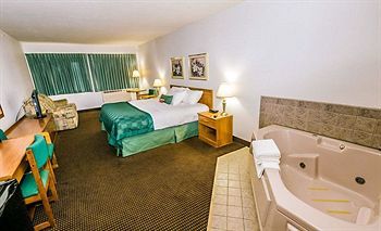 Hotel Ramada Hancock Waterfront