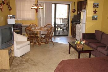 Hotel Rumbling Bald Resort