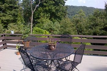 Hotel Rumbling Bald Resort