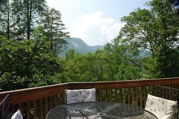 Hotel Rumbling Bald Resort