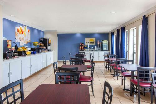 Hotel Days Inn And Suites Braunig Lake