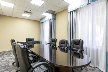 Clarion Hotel Detroit Metro Airport