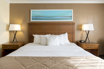 Clarion Hotel Detroit Metro Airport