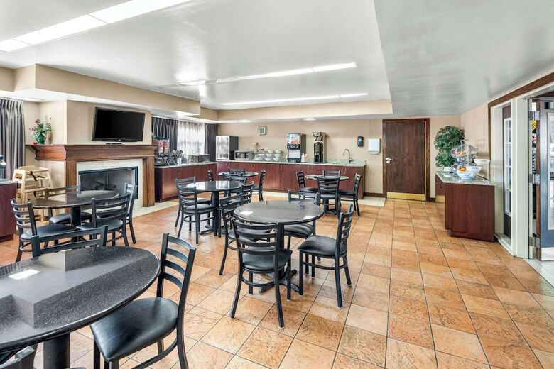 Hotel Clarion Inn & Suites Northwest