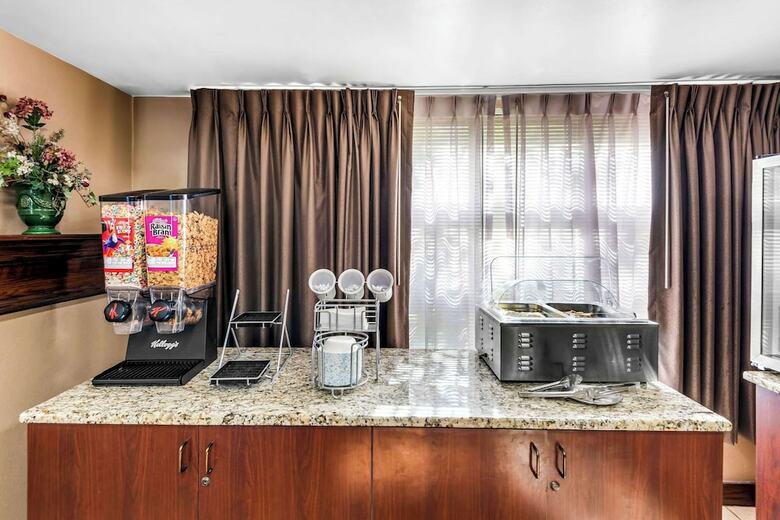 Hotel Clarion Inn & Suites Northwest