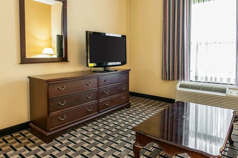 Hotel Clarion Inn & Suites Northwest