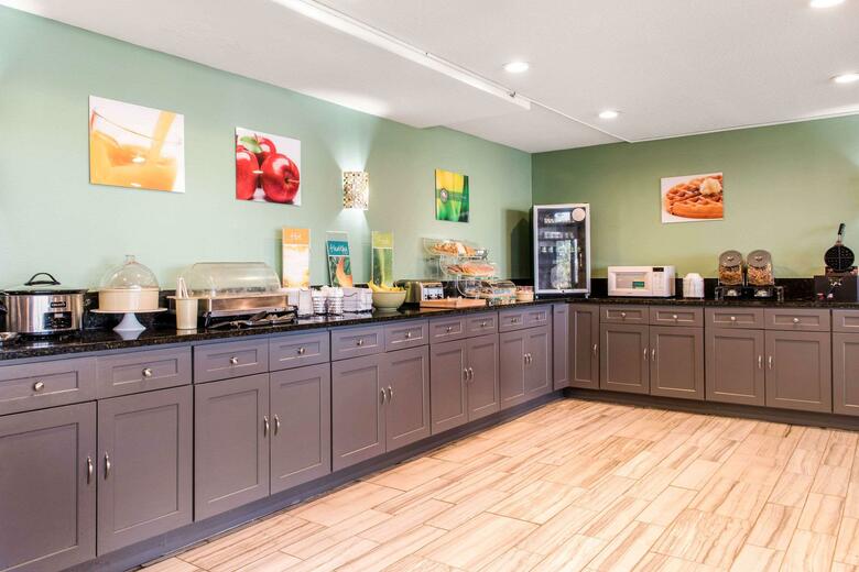 Hotel Quality Inn & Suites