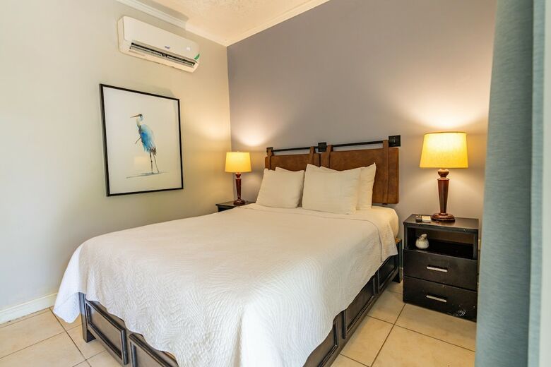 Hotel Travellers Beach Resort