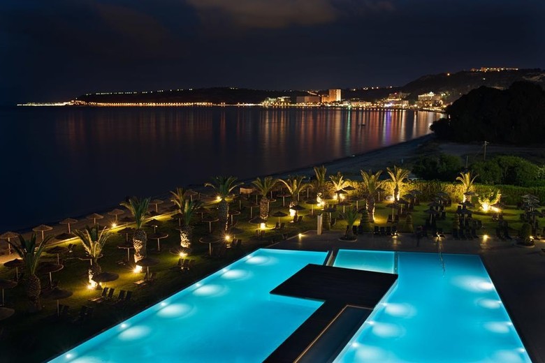 Hotel The Ixian Grand