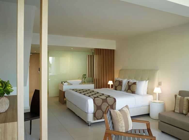 Hotel The Ixian Grand