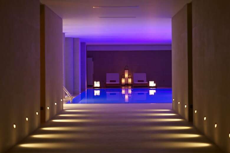 Hotel The Ixian Grand