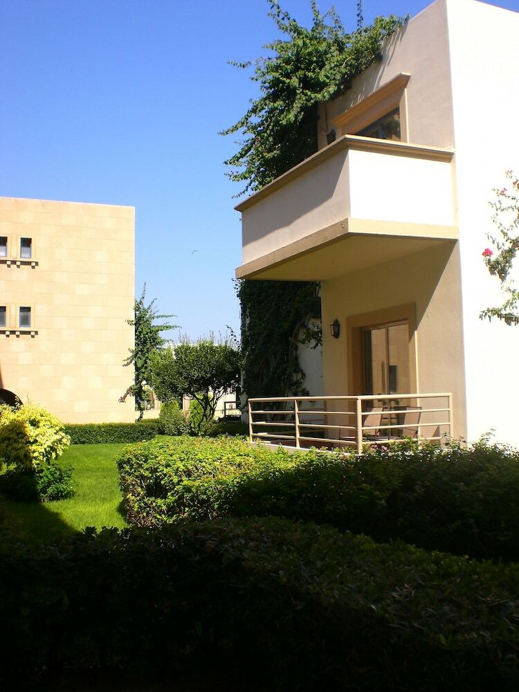 Hotel The Ixian Grand