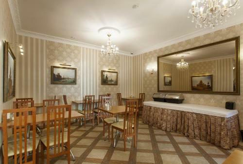 Hotel By The Hermitage