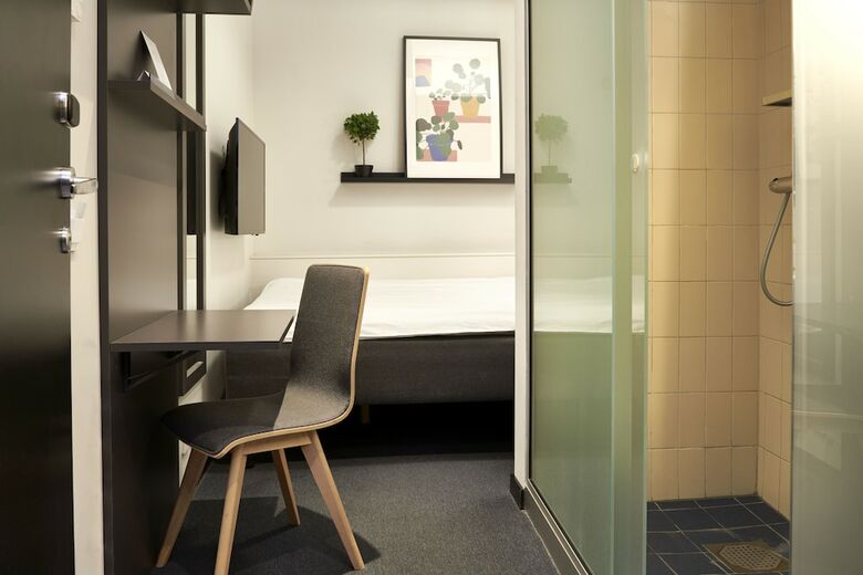 Moment Hotels