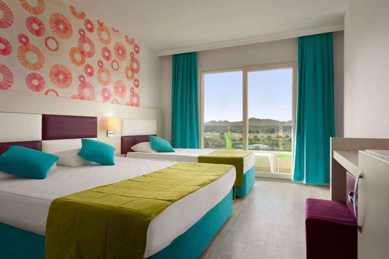 Hotel Ramada Resort Side
