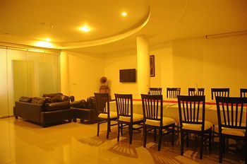 Arma's Beach Hotel