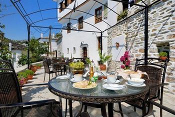 Melanthi Traditional Hotel