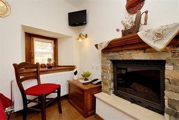 Melanthi Traditional Hotel