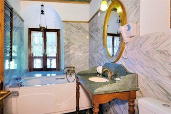 Melanthi Traditional Hotel