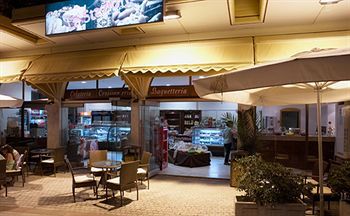 Pelli Hotel