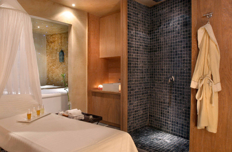 Hotel Le Convivial Luxury Suites & Spa