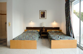 Hotel Gnest Apartments