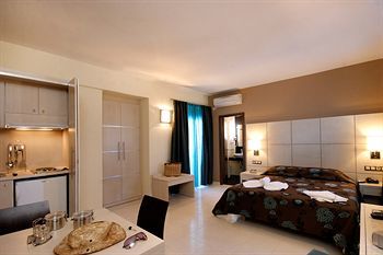Theros Hotel