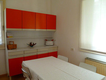 Venicein Apartments